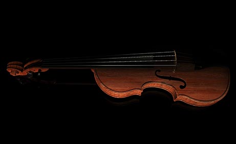 Alte Violine, die obee Hälfte liegt im Schatten